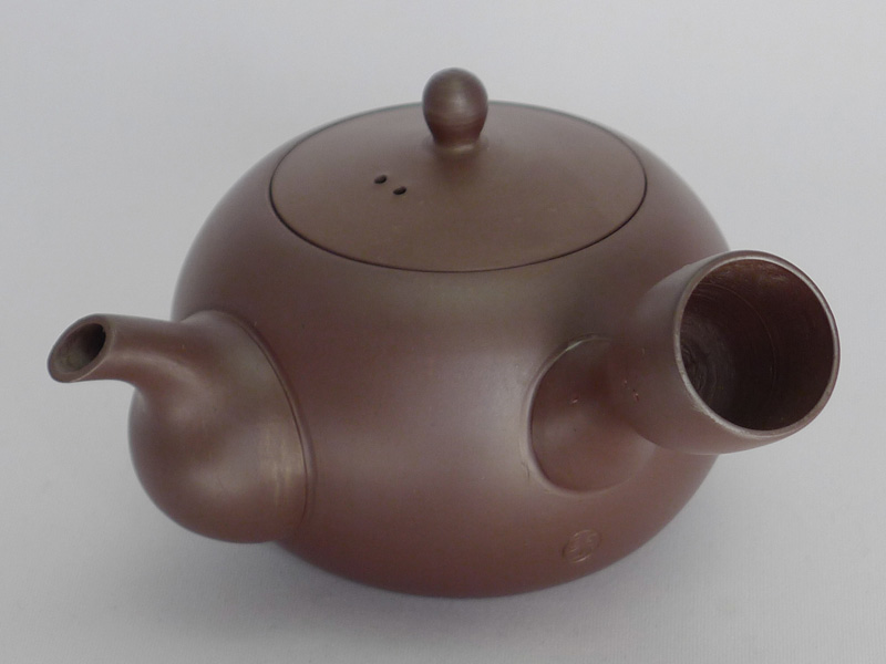 Little Banko-yaki kyûsu teapot, 150 ml ( 5 oz), by Jitsuzan