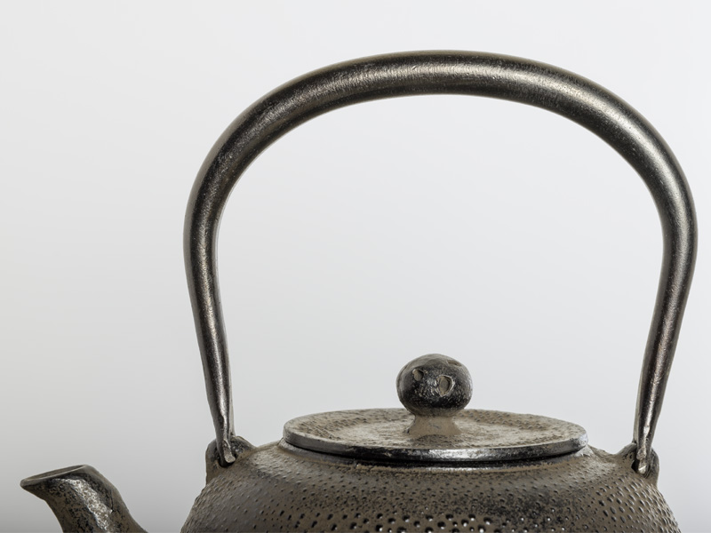 Nanbu tetsubin kettle from Mizusawa, bokashi arare, by Kikuchi